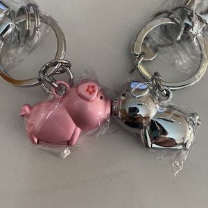Mike’s I 3D Kiss Pig Couple Keychain